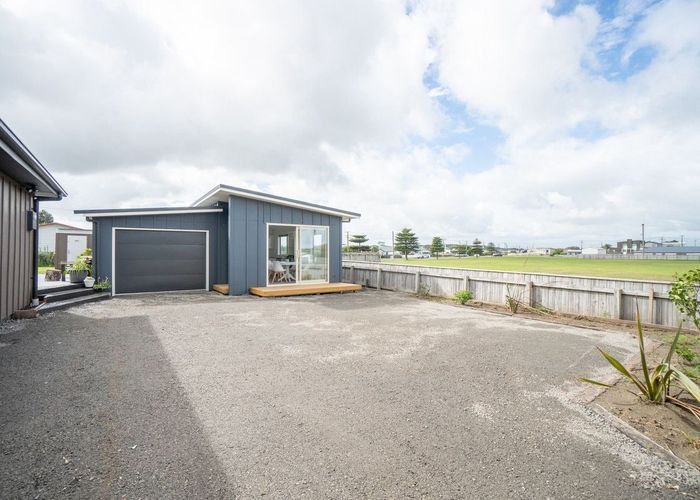  at 27 Hall Place, Foxton Beach, Horowhenua, Manawatu / Whanganui