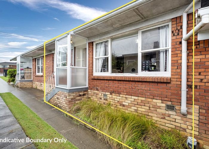  at 2/43 Shakespeare Road, Milford, Auckland