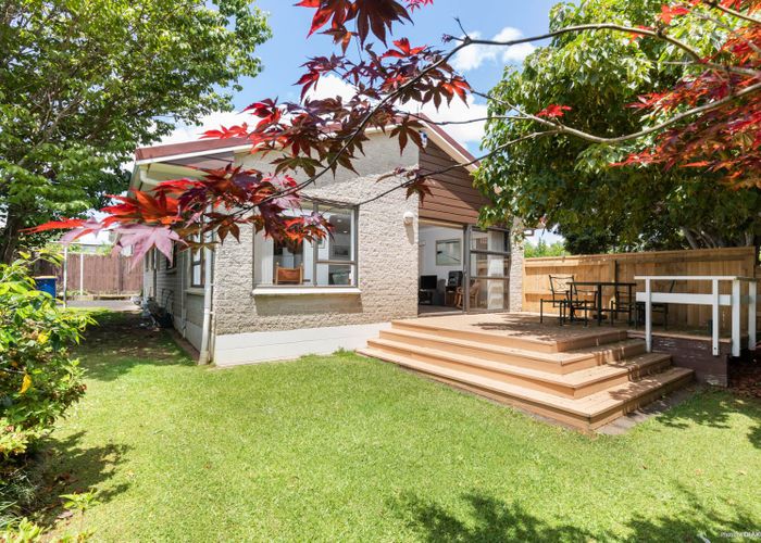  at 2/32 Shakespeare Road, Milford, Auckland