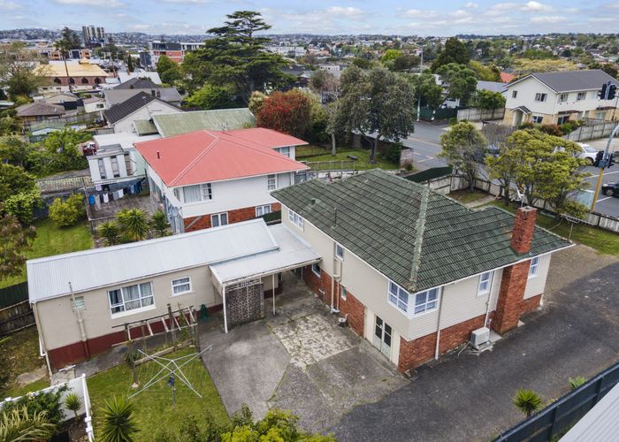  at 3181 Great North Road, New Lynn, Auckland