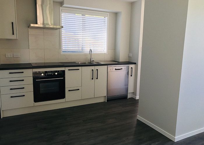  at 8B Paris Place, Birkenhead, North Shore City, Auckland