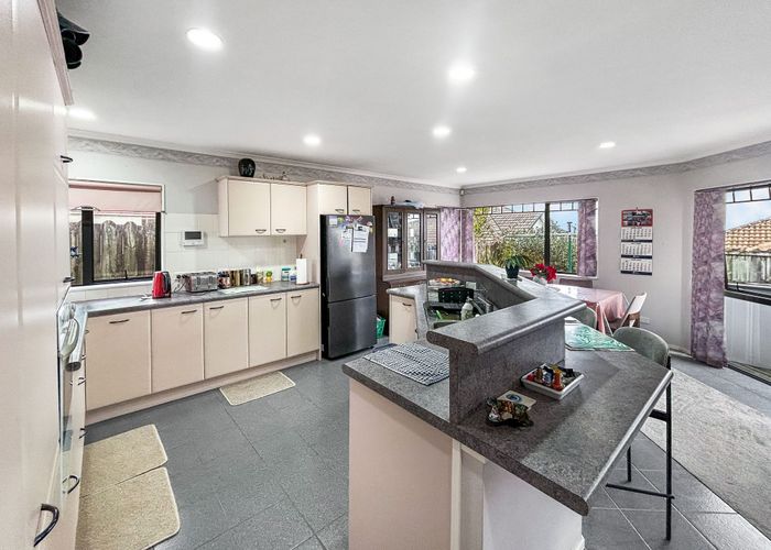  at 31 Ribbonwood Crescent, Goodwood Heights, Manukau City, Auckland