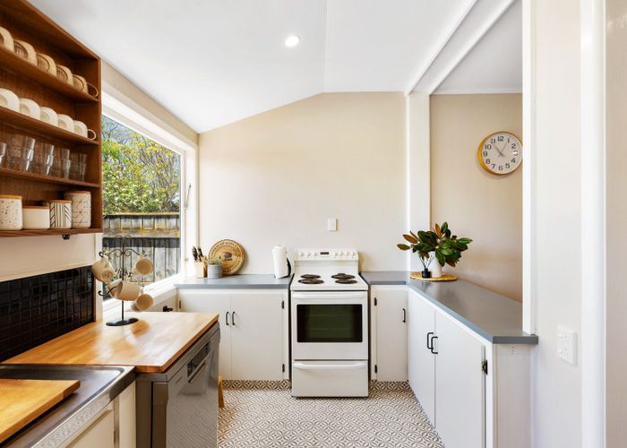  at 910 Dufferin Street, Akina, Hastings