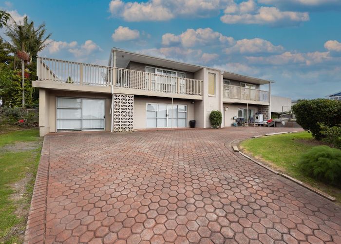  at 2 Chelsea View Drive, Chatswood, Auckland