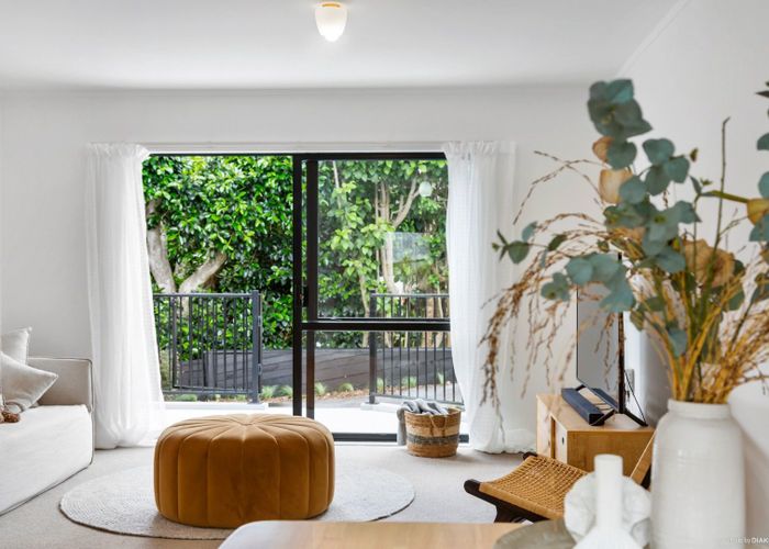  at 2/614 Beach Road, Browns Bay, North Shore City, Auckland