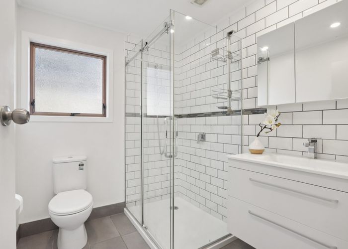  at 2/100 Royal Road, Massey, Waitakere City, Auckland