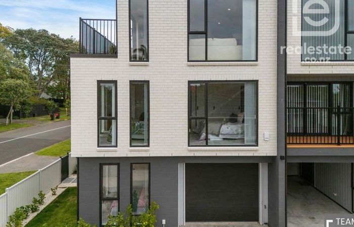  at 90B Kings Road, Panmure, Auckland