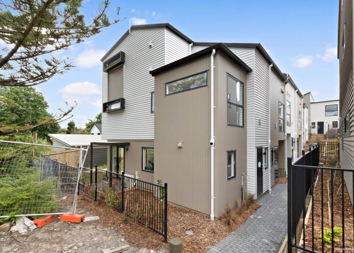  at 4/237 Swanson Road, Henderson, Auckland
