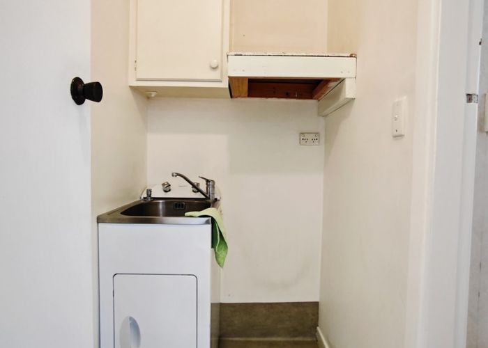  at 2 Novar Place, Point Chevalier, Auckland City, Auckland