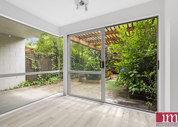  at 106/2 Maungawhau Road, Newmarket, Auckland