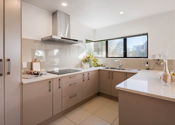  at 5 Eske Place, Highland Park, Manukau City, Auckland