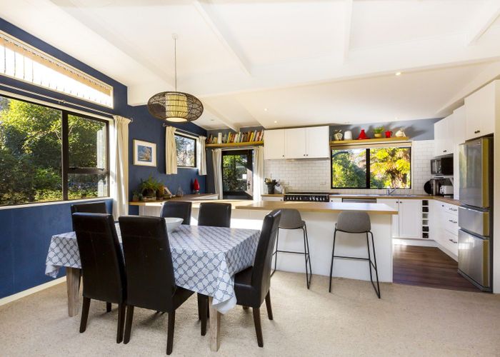  at 6 Avian Road, Blue Mountains, Upper Hutt