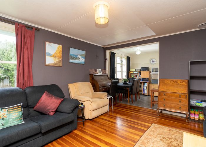  at 6 Pine Avenue, Bader, Hamilton