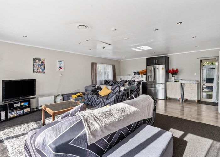  at 20 Settlers Cove, Weymouth, Auckland