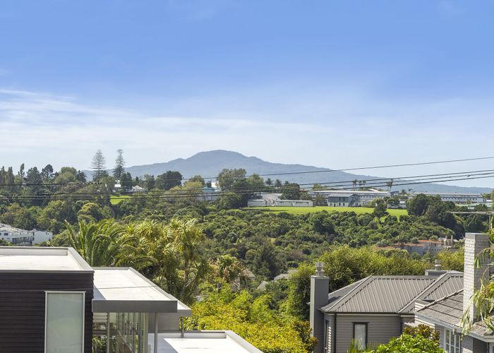  at 13 Rutherford Terrace, Meadowbank, Auckland