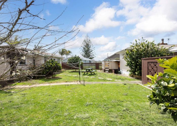  at 24 Vanguard Road, Kelston, Waitakere City, Auckland