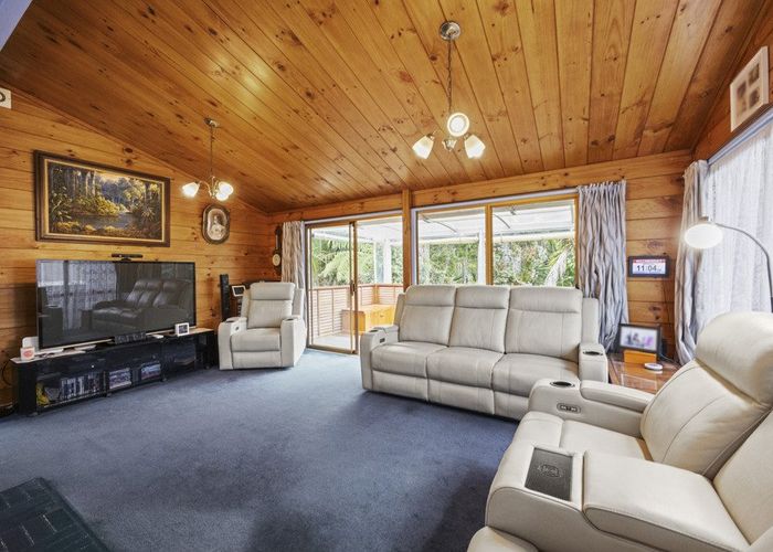  at 19 Tane Road, Laingholm, Waitakere City, Auckland