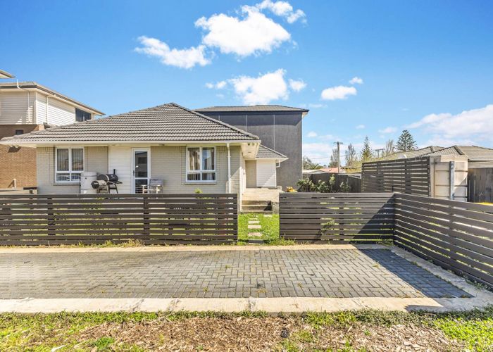  at 2/30 Calvert Avenue, Mangere East, Manukau City, Auckland