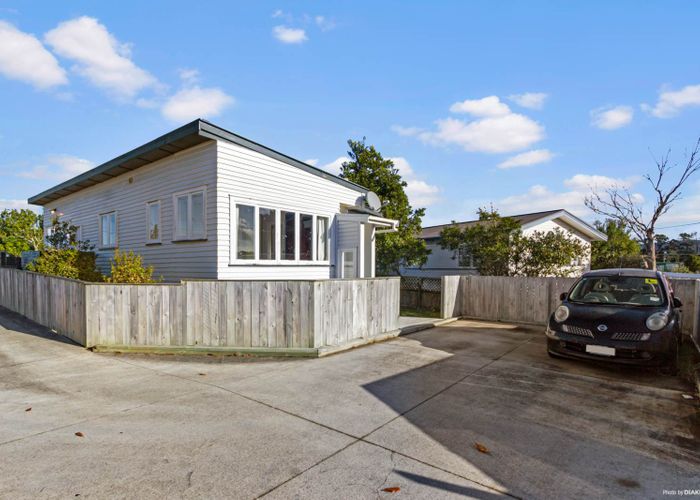  at 237 Sturges Road, Henderson, Auckland