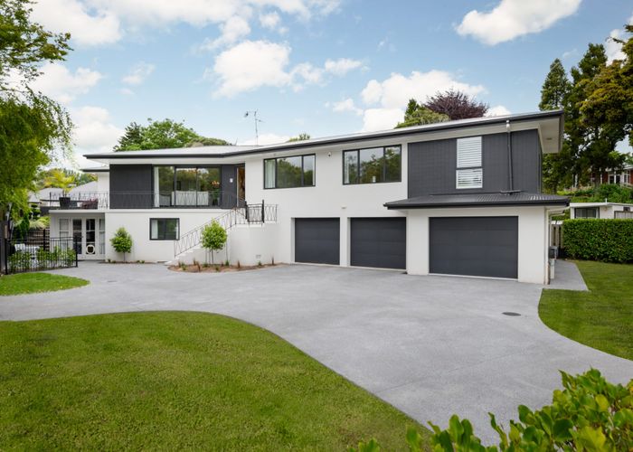  at 1044 River Road, Queenwood, Hamilton