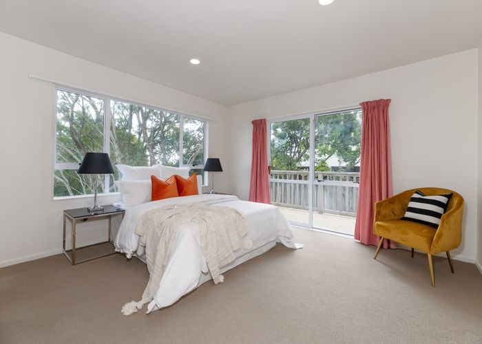  at 2/152 Sunset Road, Unsworth Heights, North Shore City, Auckland