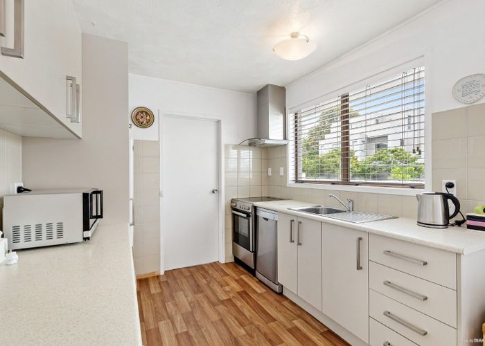  at 2/5 Pine Ridge Tce, Hauraki, North Shore City, Auckland