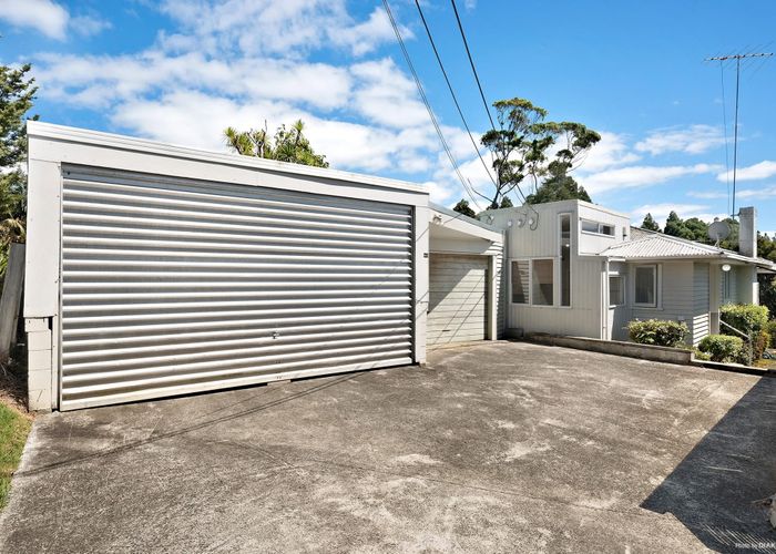  at 40 Pupuke Road, Hillcrest, Auckland