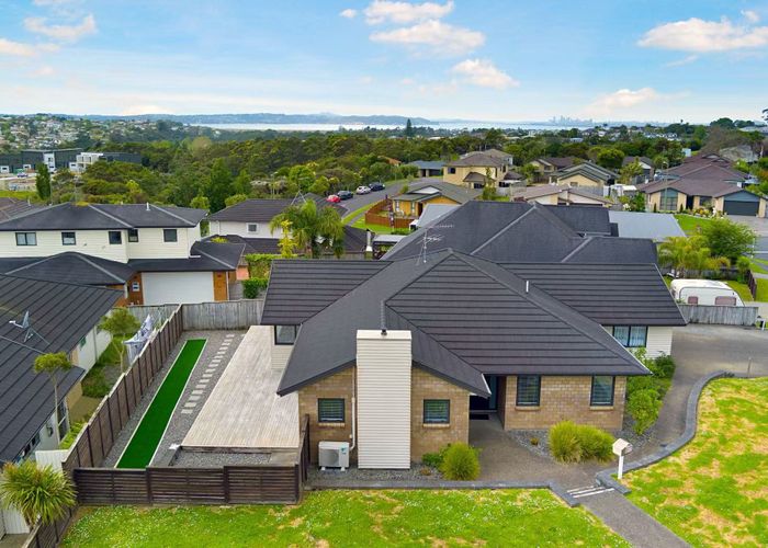  at 5 McWhirters Farm Lane, Massey, Auckland