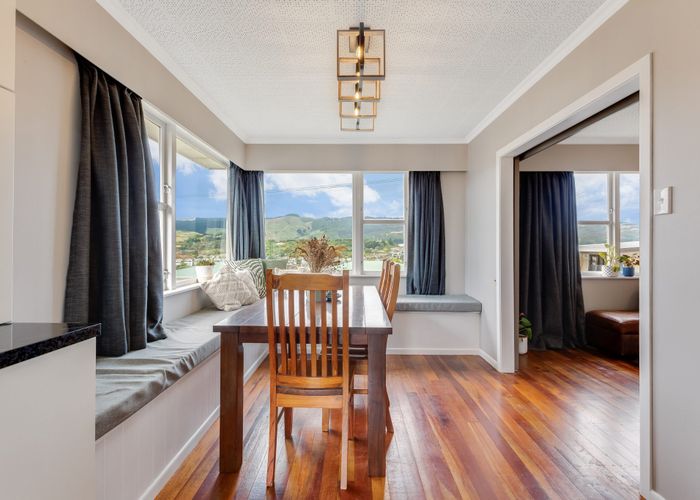  at 39 St Johns Terrace, Tawa, Wellington