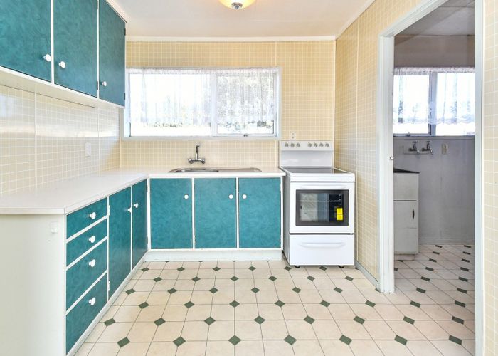  at 2/16 Gibbons Road, Weymouth, Auckland