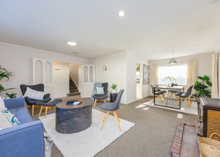  at 2/112 Nigel Road, Browns Bay, Auckland