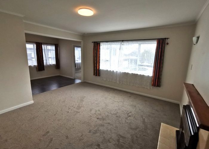  at 6 Netherlands Avenue, New Lynn, Waitakere City, Auckland