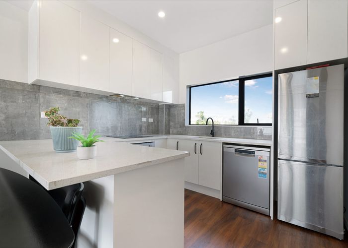  at 4/68 Smythe Road, Henderson, Waitakere City, Auckland