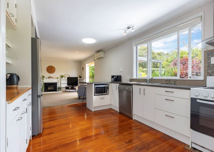  at 4 Highland Avenue, Titirangi, Auckland