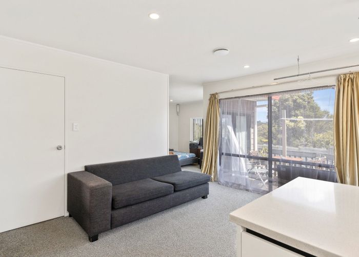  at 1 Garcia Place, West Harbour, Auckland