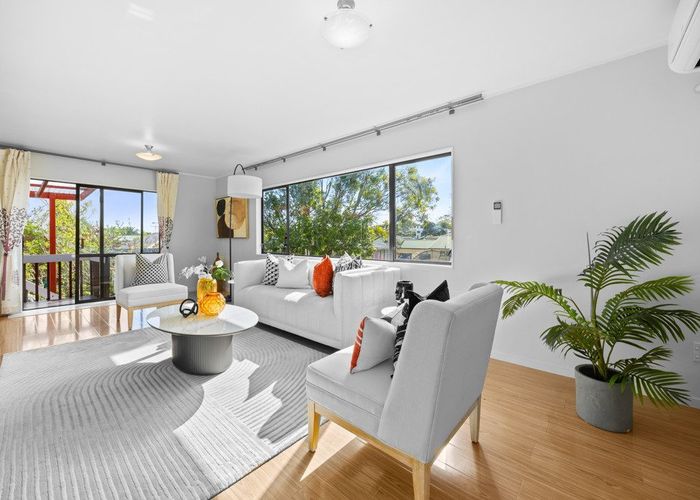  at 2/127 MOORE ST, Howick, Auckland