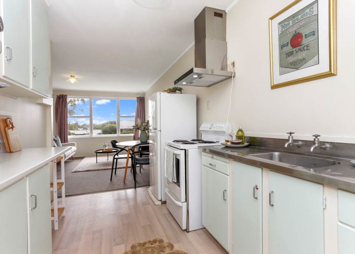  at 2/25 Brixton Road, Balmoral, Auckland