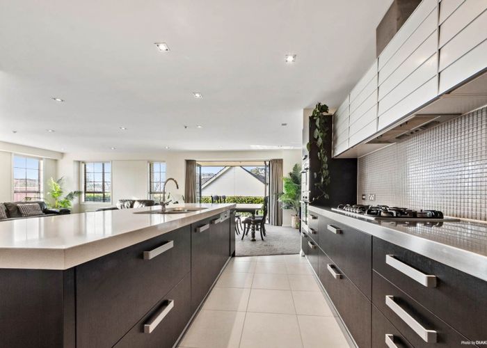  at 1B/2 Bassett Road, Remuera, Auckland