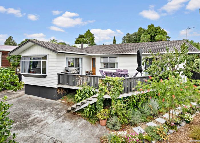  at 66 Cliff View Drive, Green Bay, Auckland