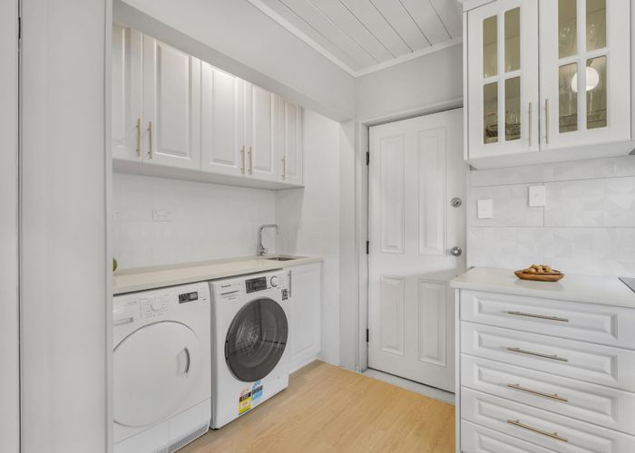  at 2/30 Glen Vista Place, Bayview, Auckland