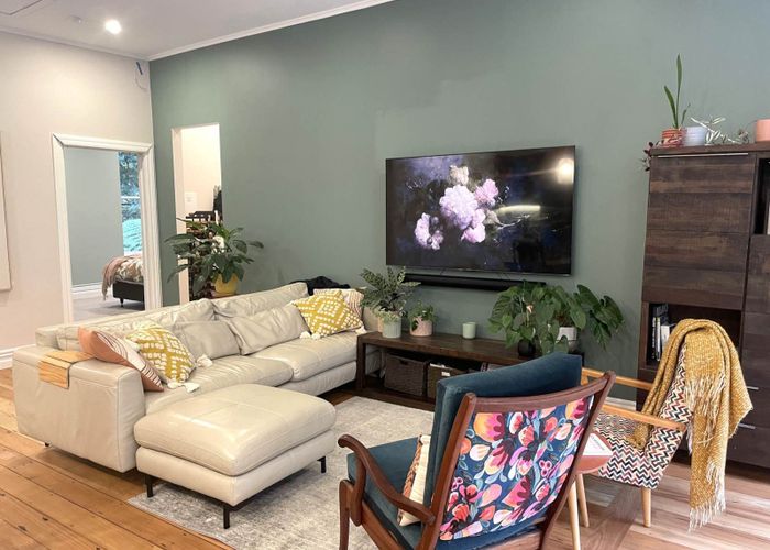  at 18 Taraire Road, Titirangi, Waitakere City, Auckland