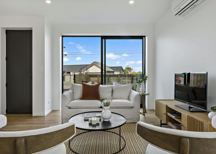  at 27/82 East Coast Road, Milford, North Shore City, Auckland