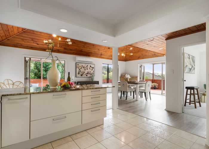  at 219 Chelsea View Drive, Chatswood, Auckland