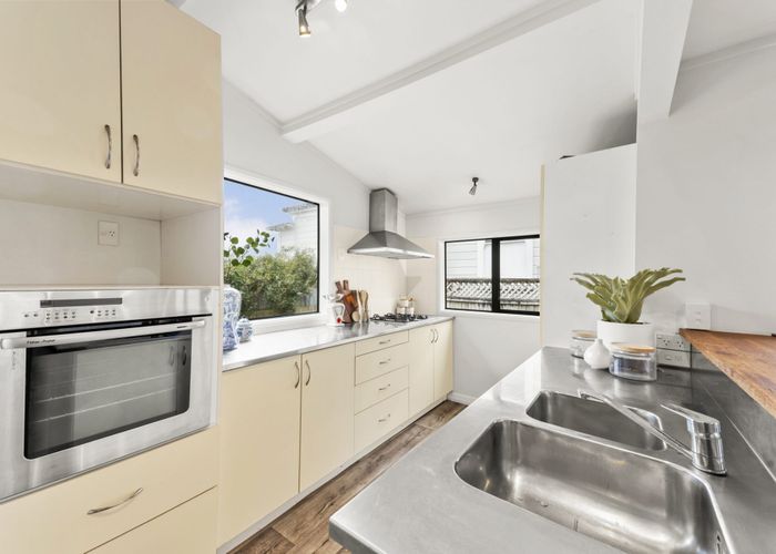  at 7 Derby Street, Mount Victoria, Wellington