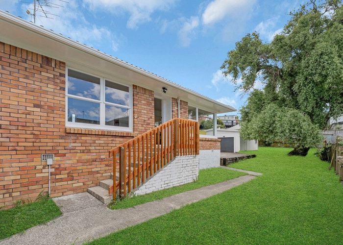  at 2/180 Archers Road, Glenfield, North Shore City, Auckland