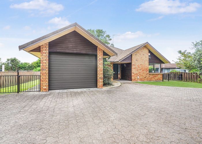  at 24 Dalgliesh Avenue, Forest Lake, Hamilton