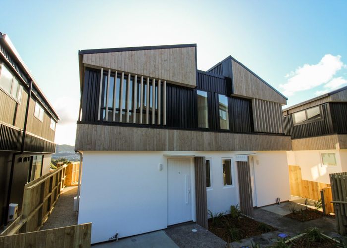  at 6 Bushland Grove, Paparangi, Wellington