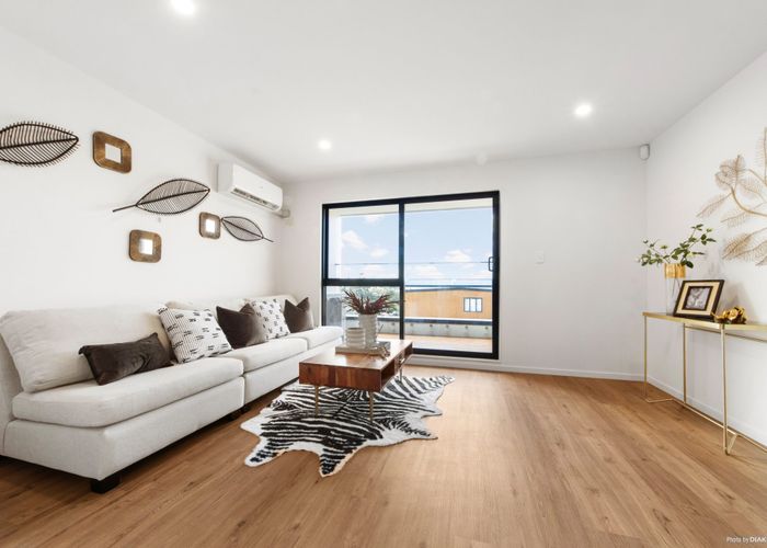  at 1/14 Hewlett Road, Massey, Auckland