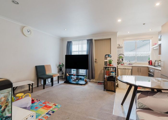  at 8B Pitt Street, Frankton, Hamilton, Waikato
