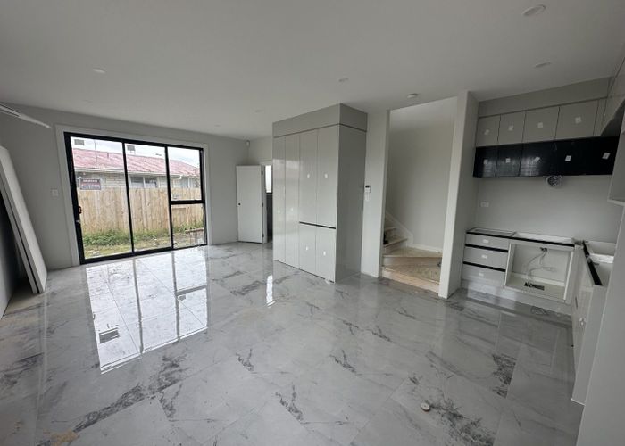  at 2d Convair crescent, Mangere, Manukau City, Auckland